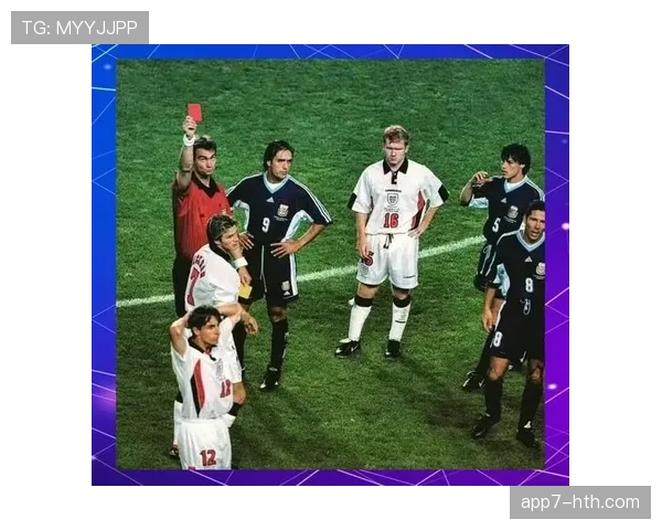 经典瞬间：帕尔默勺子点球破门，复制前辈兰帕德庆祝动作。