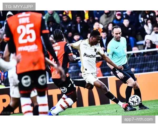 朗斯客场挑战巴黎圣日耳曼，北方德比一触即发